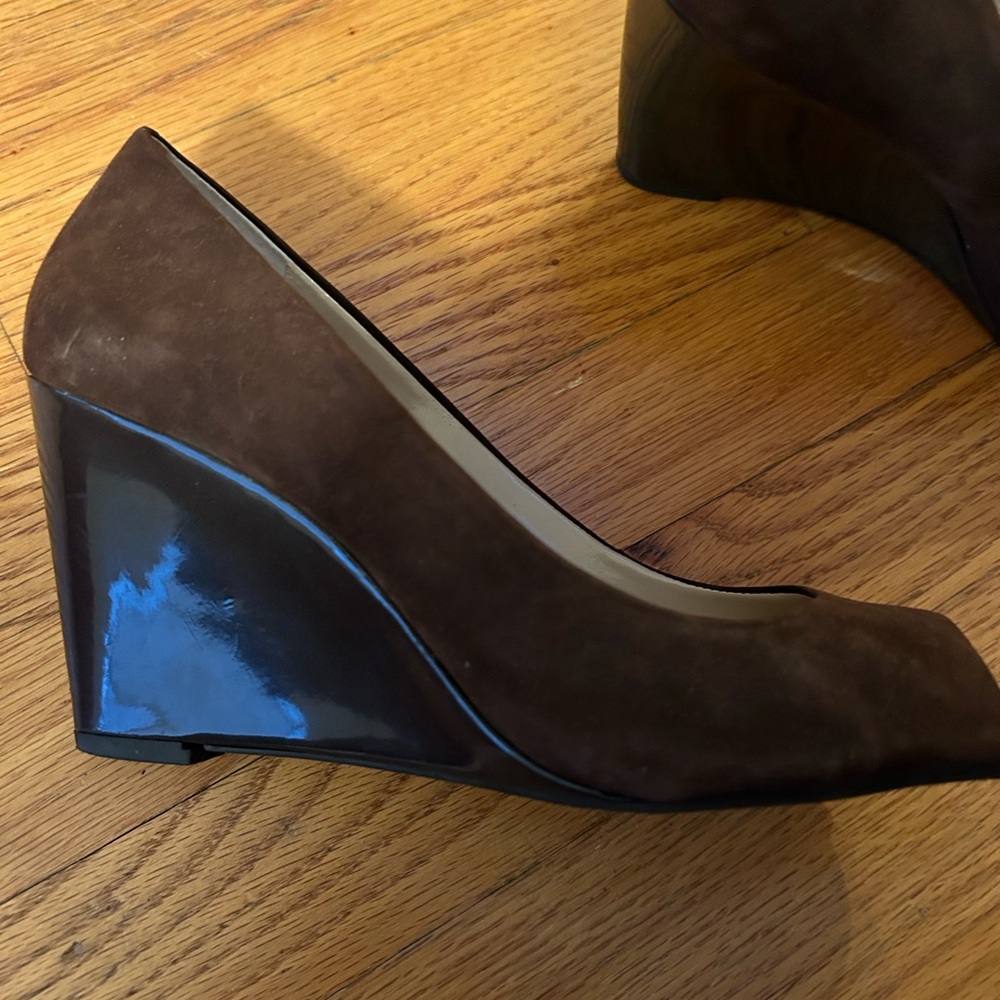 Franco Sarto Brown open toe suede pump with patient leather 3inch heels….Sz10